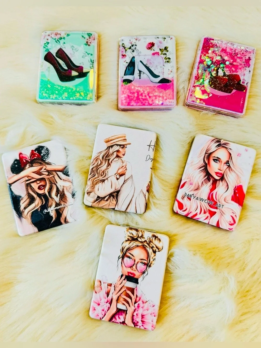 Fashion Mirror with Artistic Design ( 1 Item)